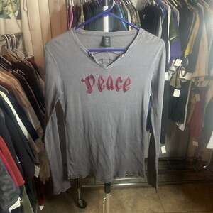 Y2K Blue V-Neck Long Sleeve Crusher Tee with Peace Sign